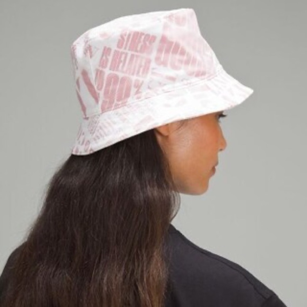 Lululemon NWT S/M Both Ways Reversible Bucket Hat in Manifesto‎ Print & Bone